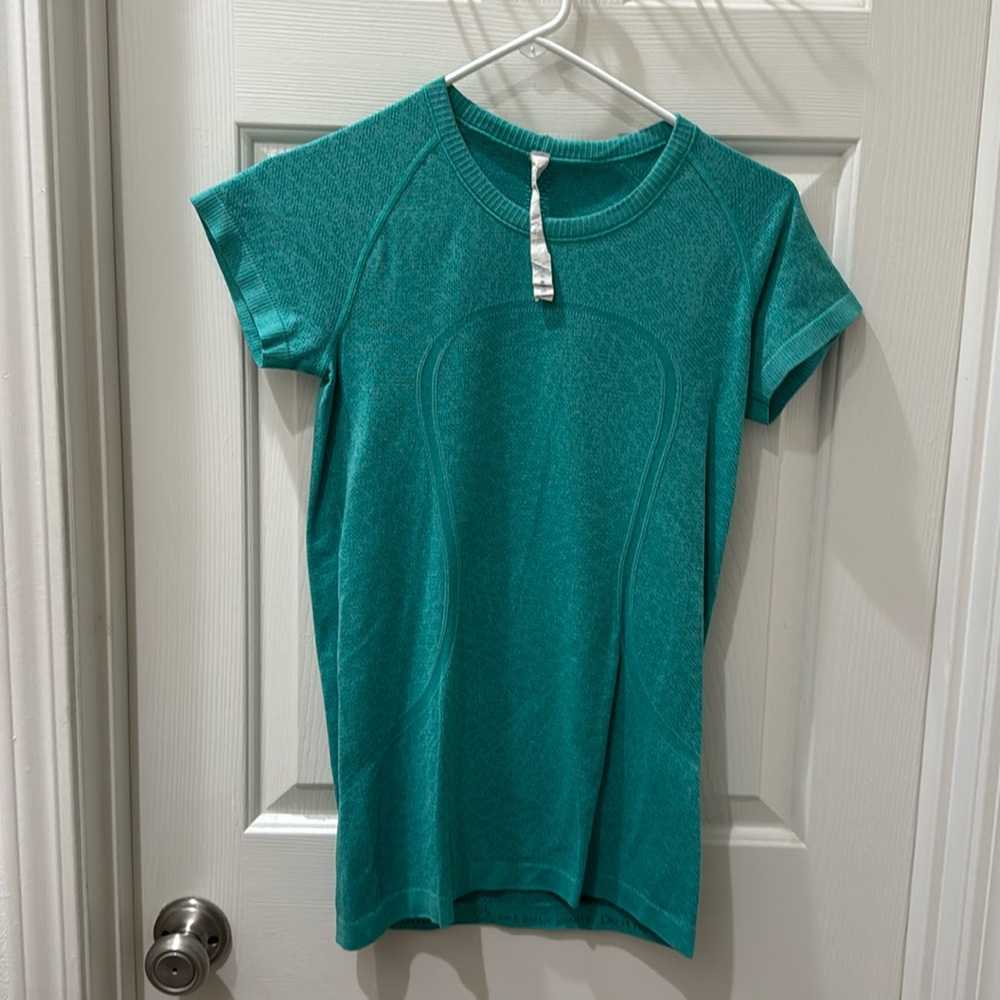 lululemon Swiftly Tech Shirt size 8 good condition